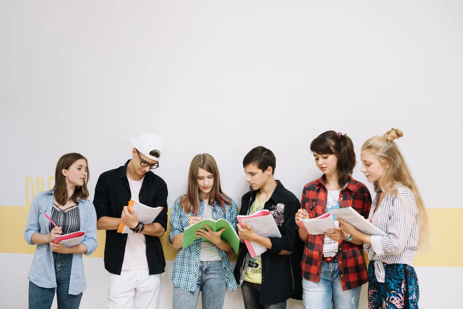group-students-posing-with-notepads-2048x1367